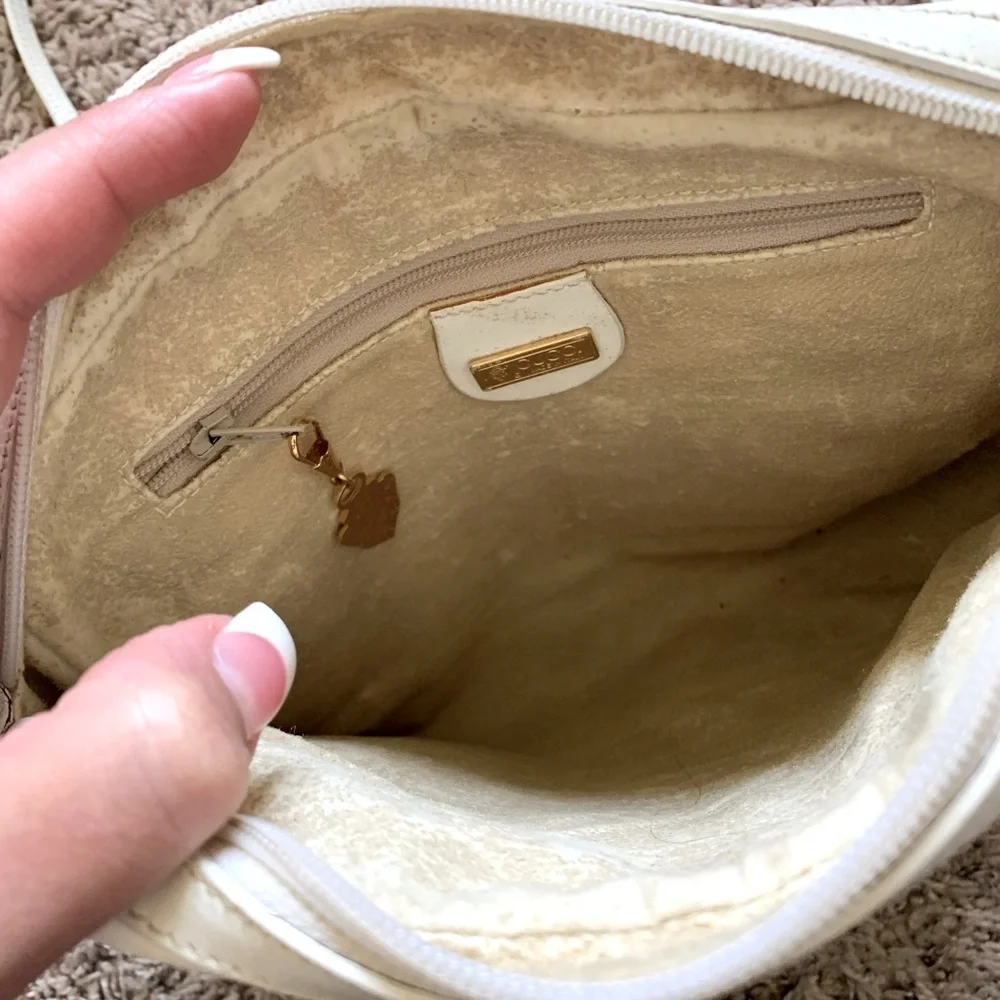 🎉HP 10/30🎉 Authentic Gucci Vintage Crossbody bag, *RARE* ALL White